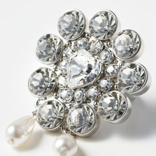 鑲嵌寶石的大心型戒指