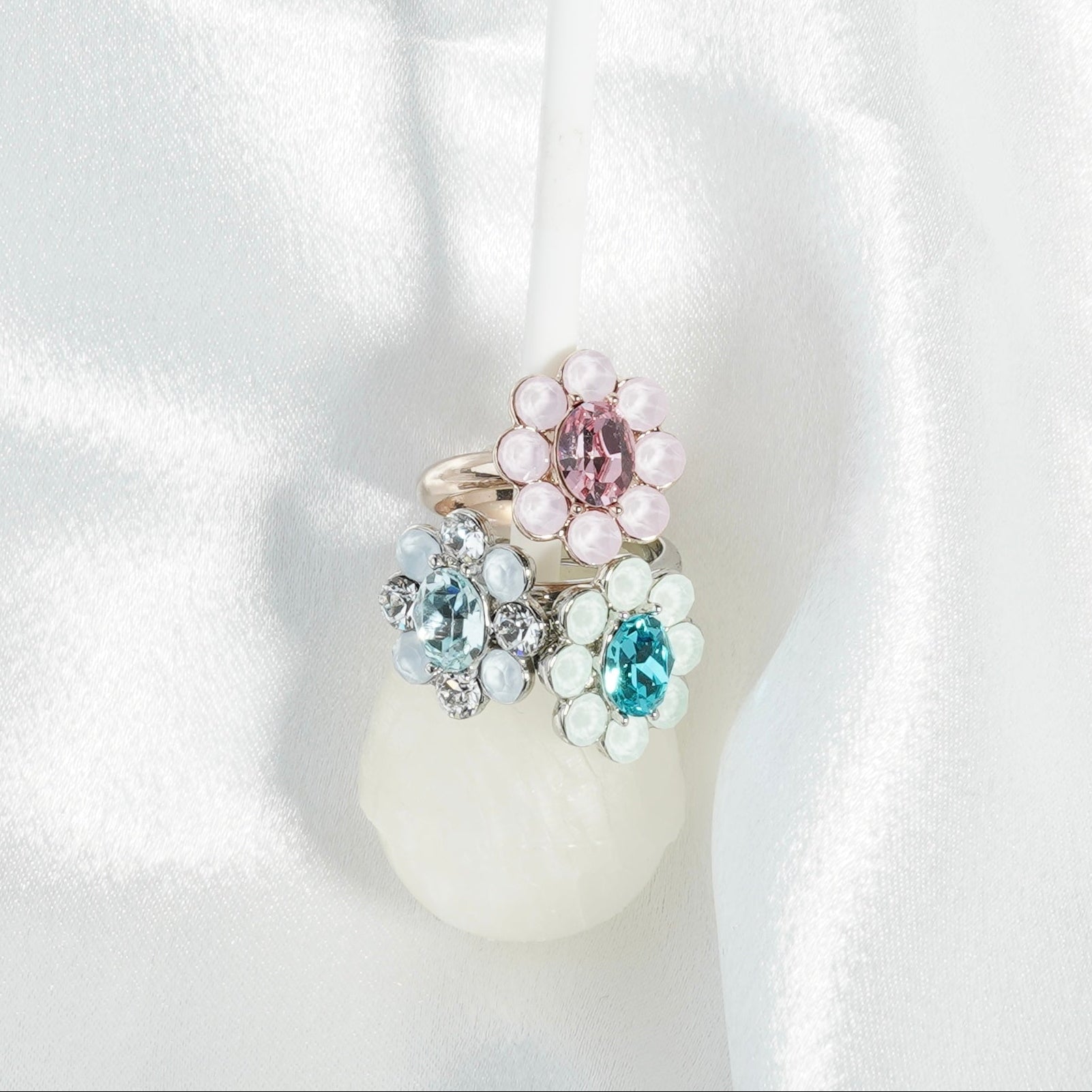 Monthly Bloom Ring 2026 – Liquem