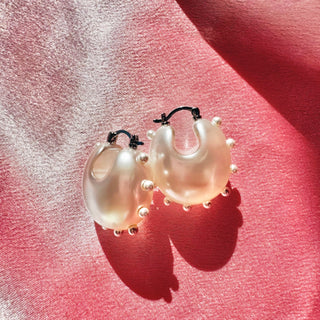 to U earrings (pearl)