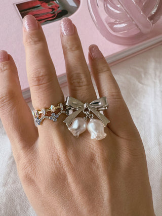 Milfie Flower Ring (Lt Sapphire)