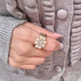 Vintage-style pearl flower ring (crystal)