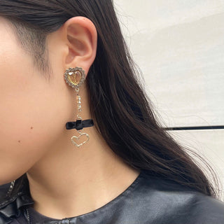 manaka inaba × Liquem / Vintage heart earrings that will make you feel taller