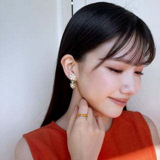 モノトーンフラワーピアス（ゴールド）