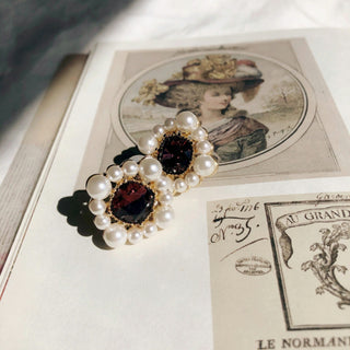 Liquem/Portrait square clip on earrings (burgundy)