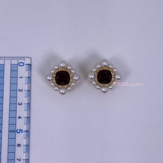 Liquem/Portrait square clip on earrings (burgundy)