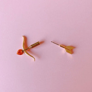 &lt;earrings&gt; Liquem / Cupid arrow earrings (orange/GLD)