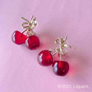 Liquem/Ribbon cherry clip on earrings (clear red)