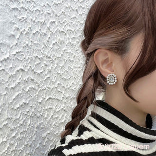 Liquem/Mini portrait earrings (ice)